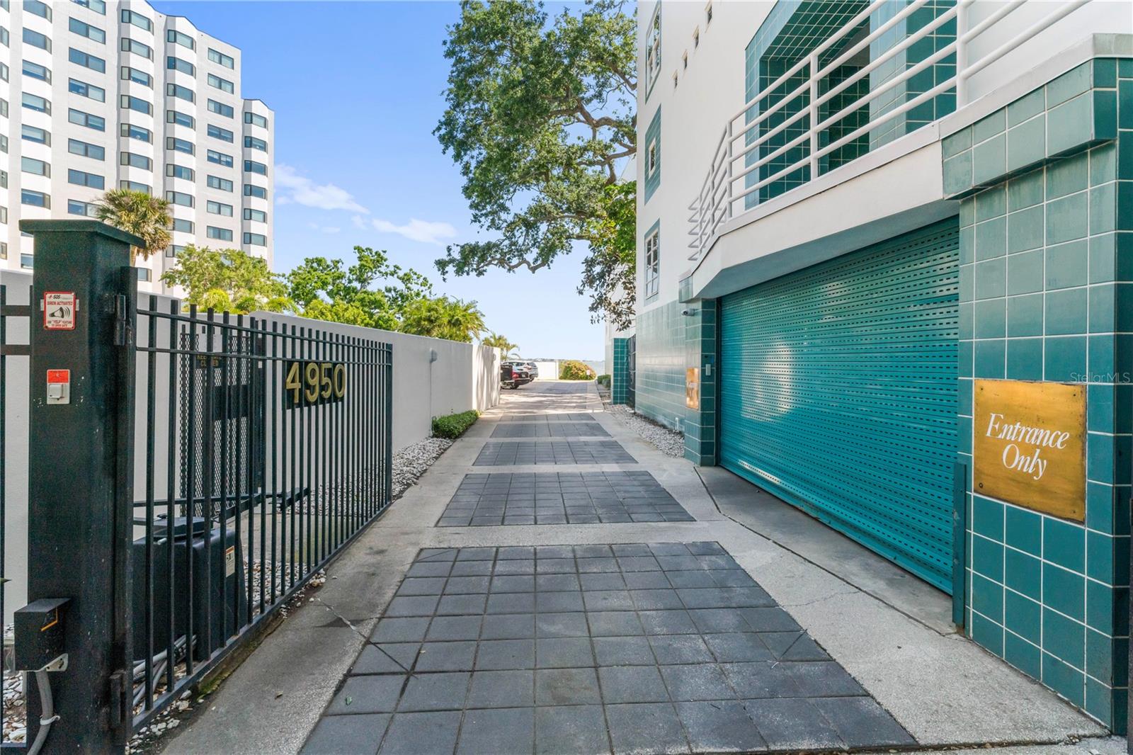 4950 BAYSHORE BLVD #27