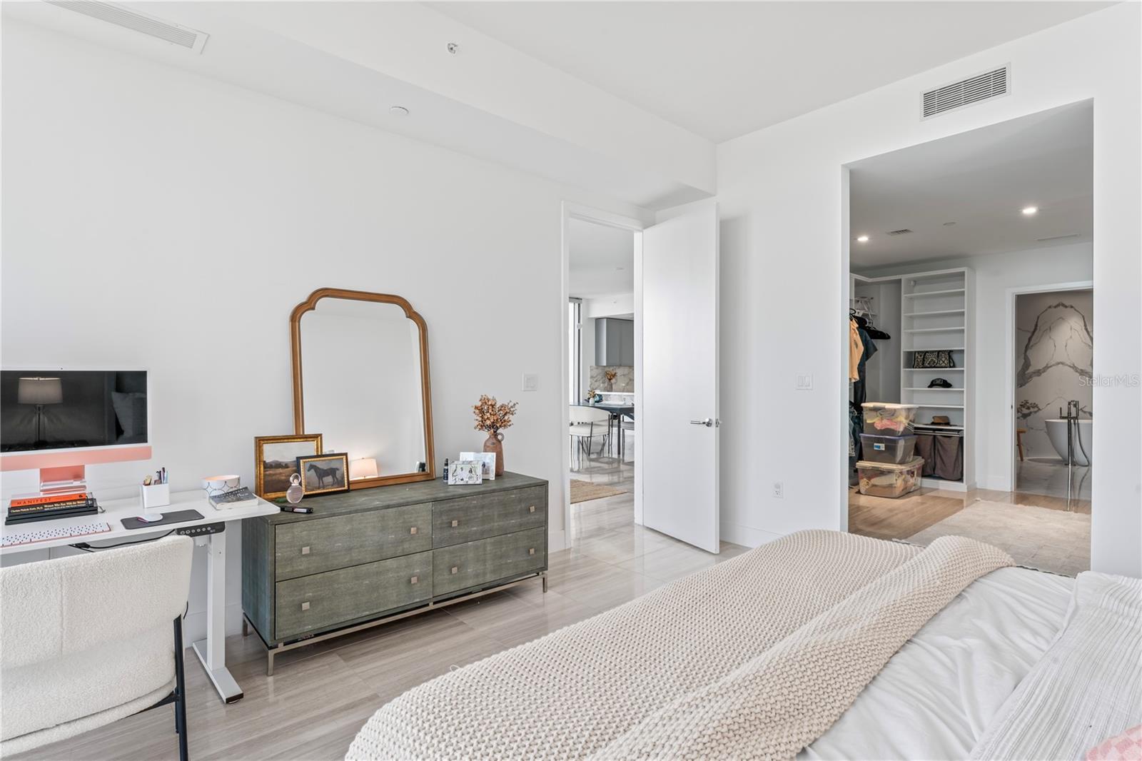 2912 W SANTIAGO ST #404