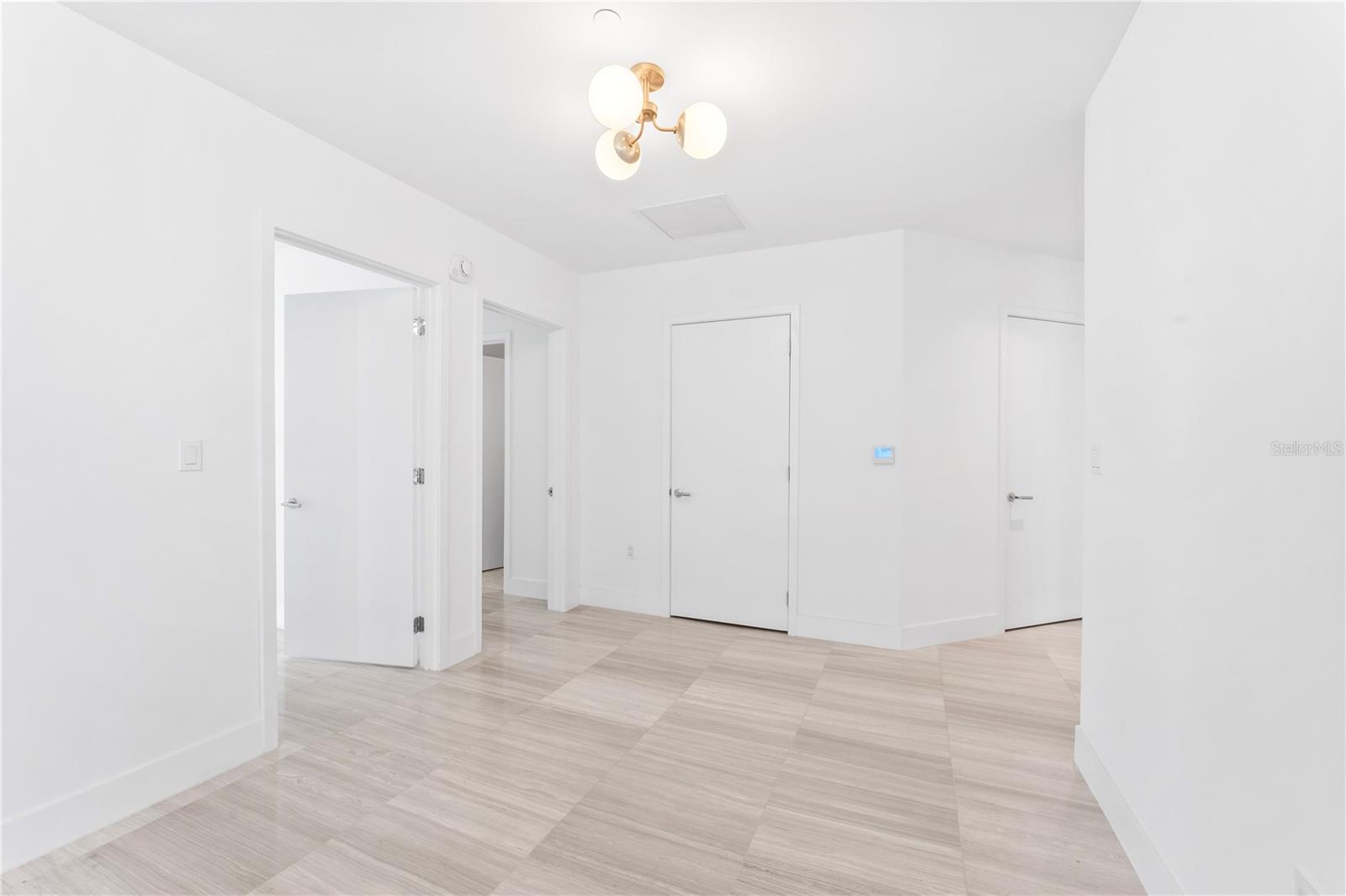 2912 W SANTIAGO ST #404