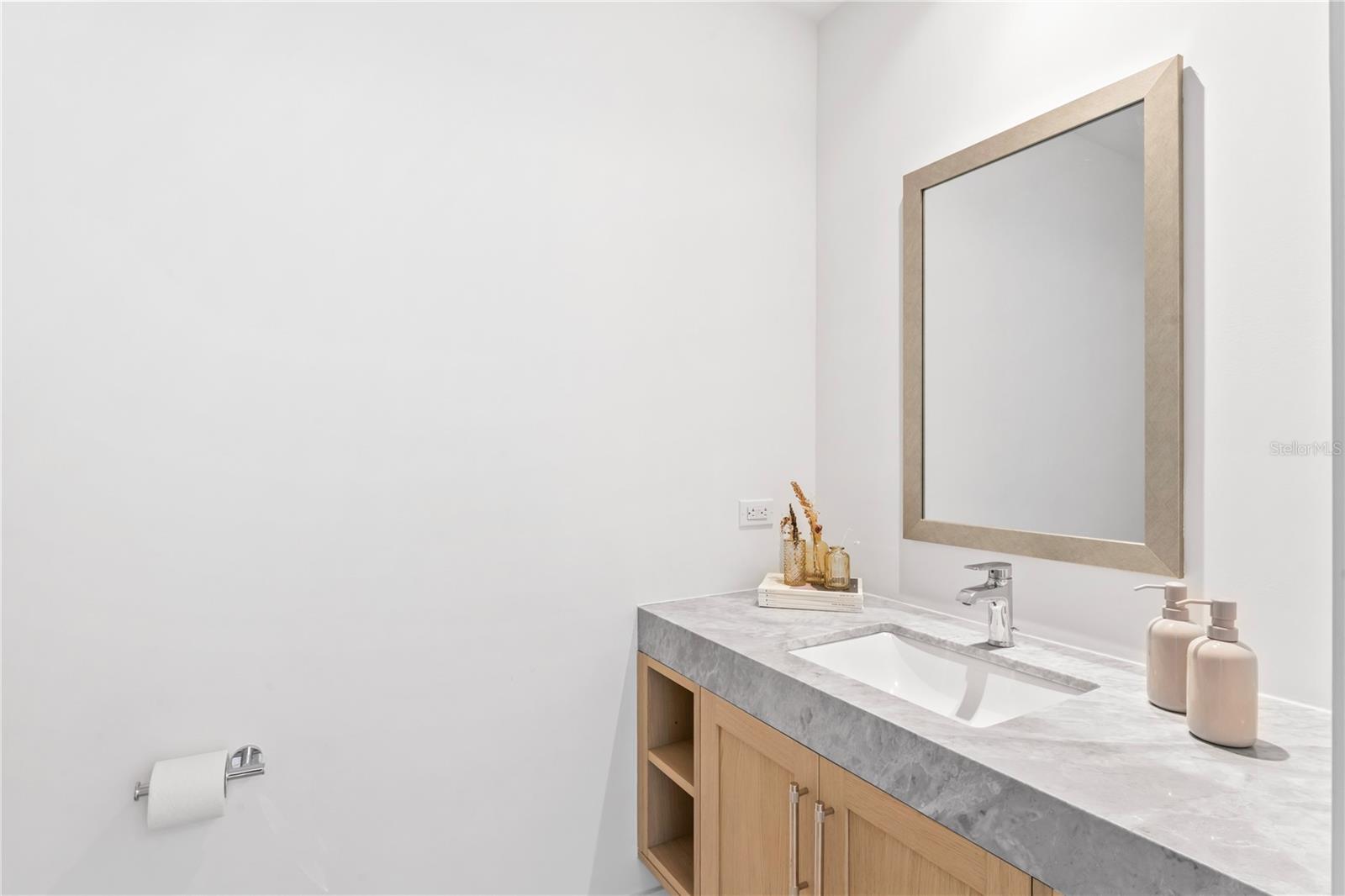 2912 W SANTIAGO ST #404