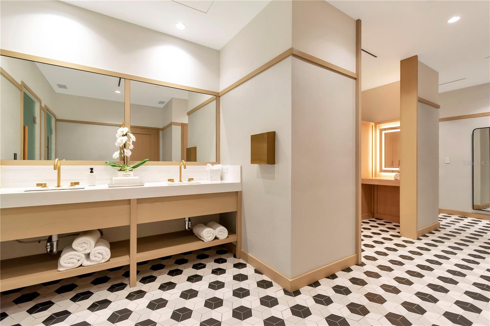 2912 SANTIAGO ST #1201