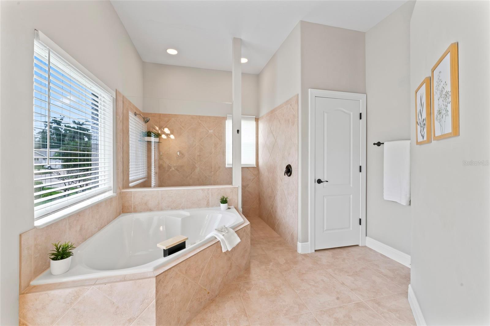 4306 BARRACUDA DR