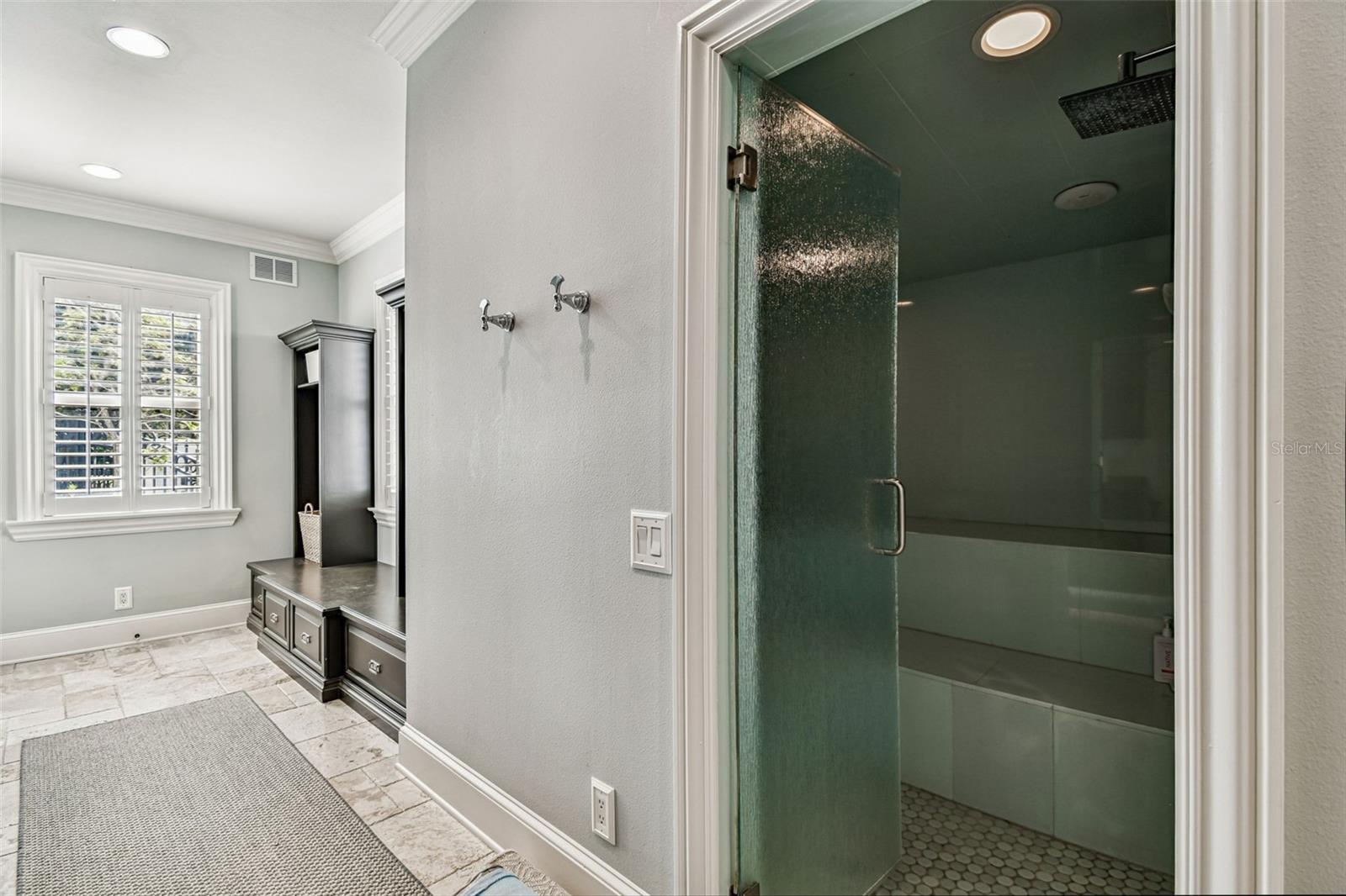 2807 W PARKLAND BLVD