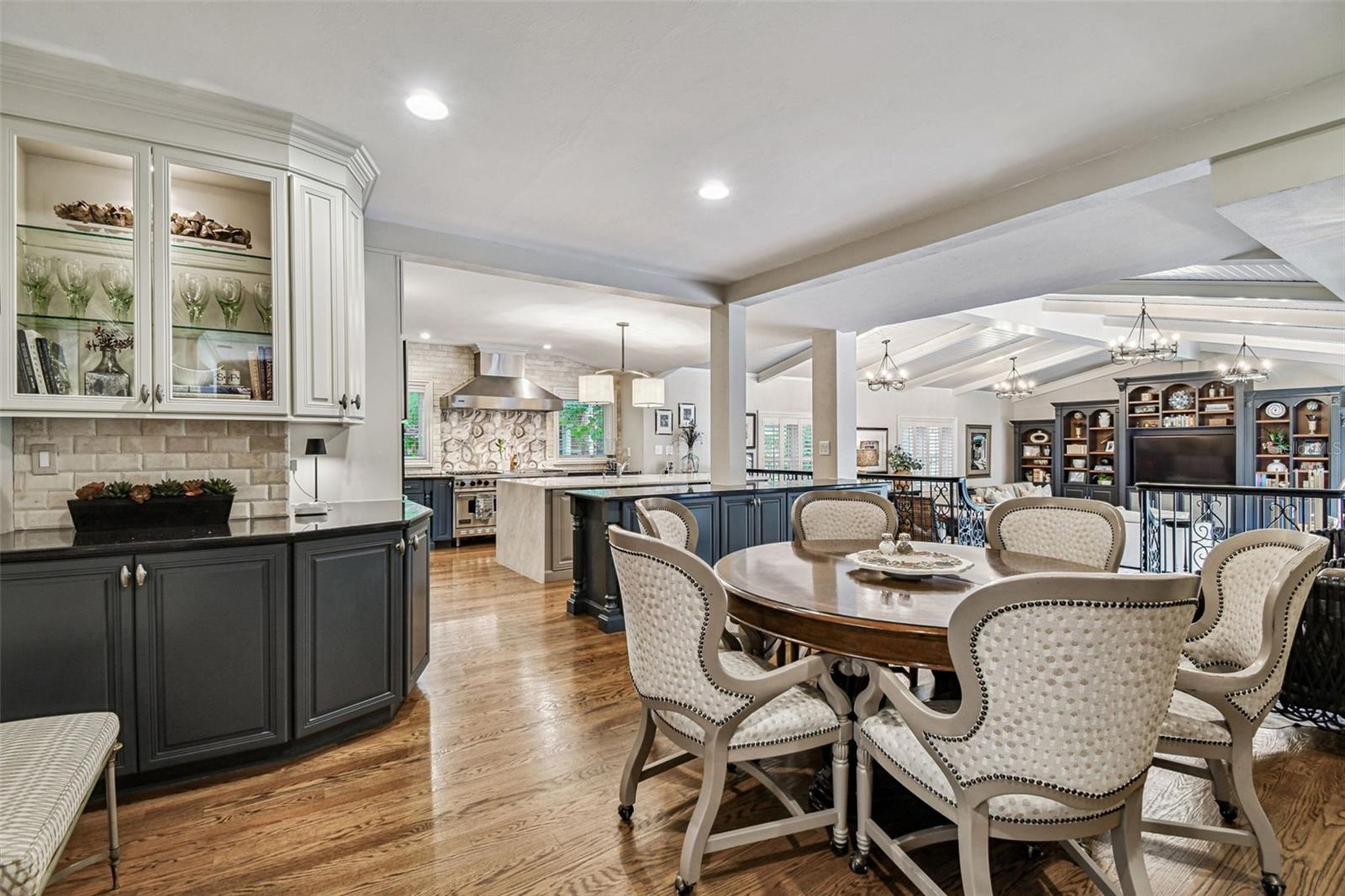 2807 W PARKLAND BLVD