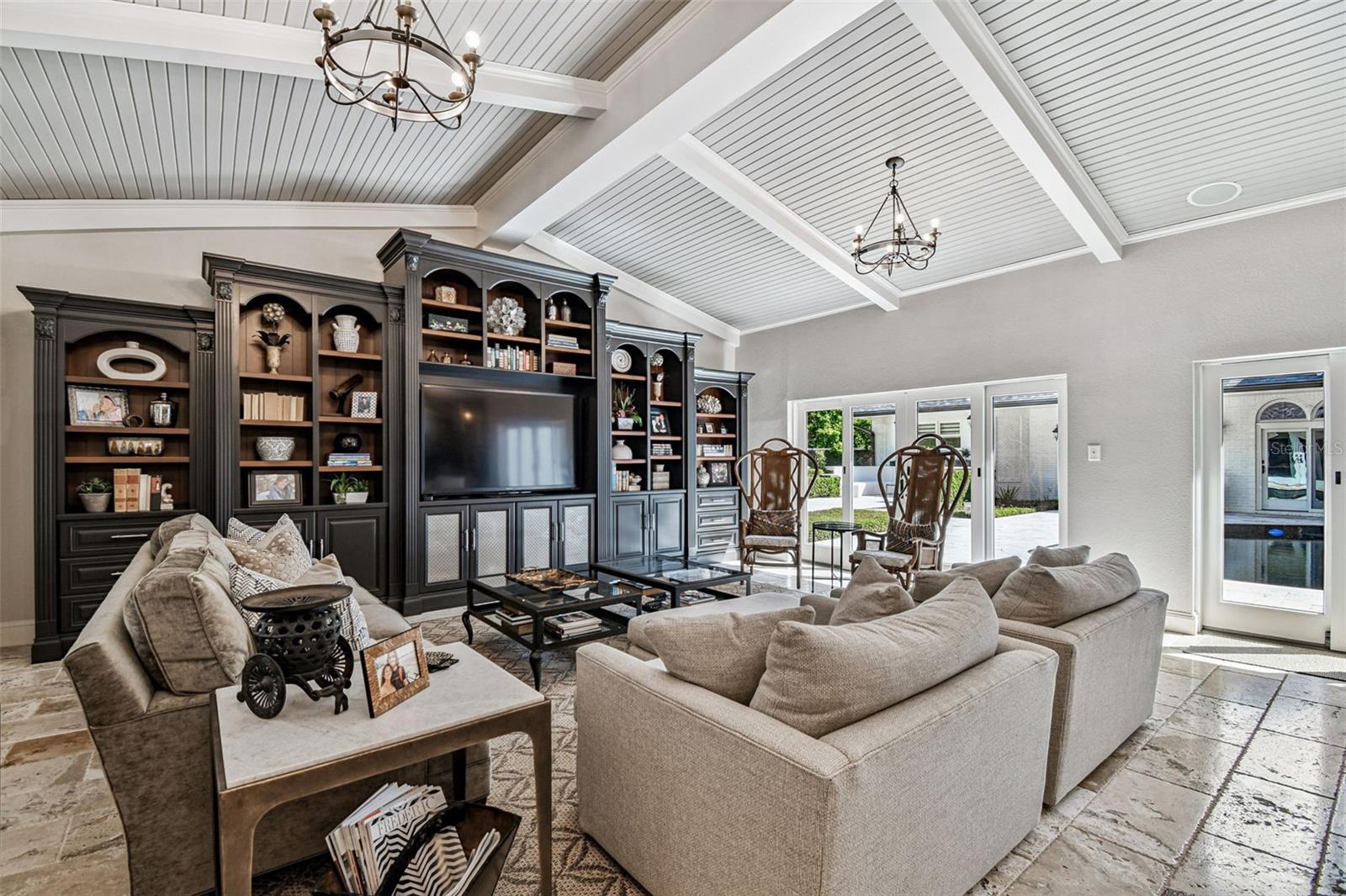 2807 W PARKLAND BLVD