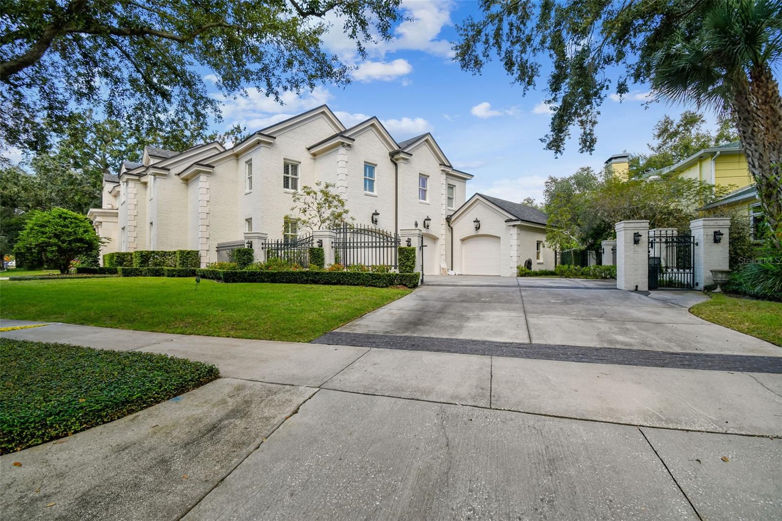 2807 W PARKLAND BLVD