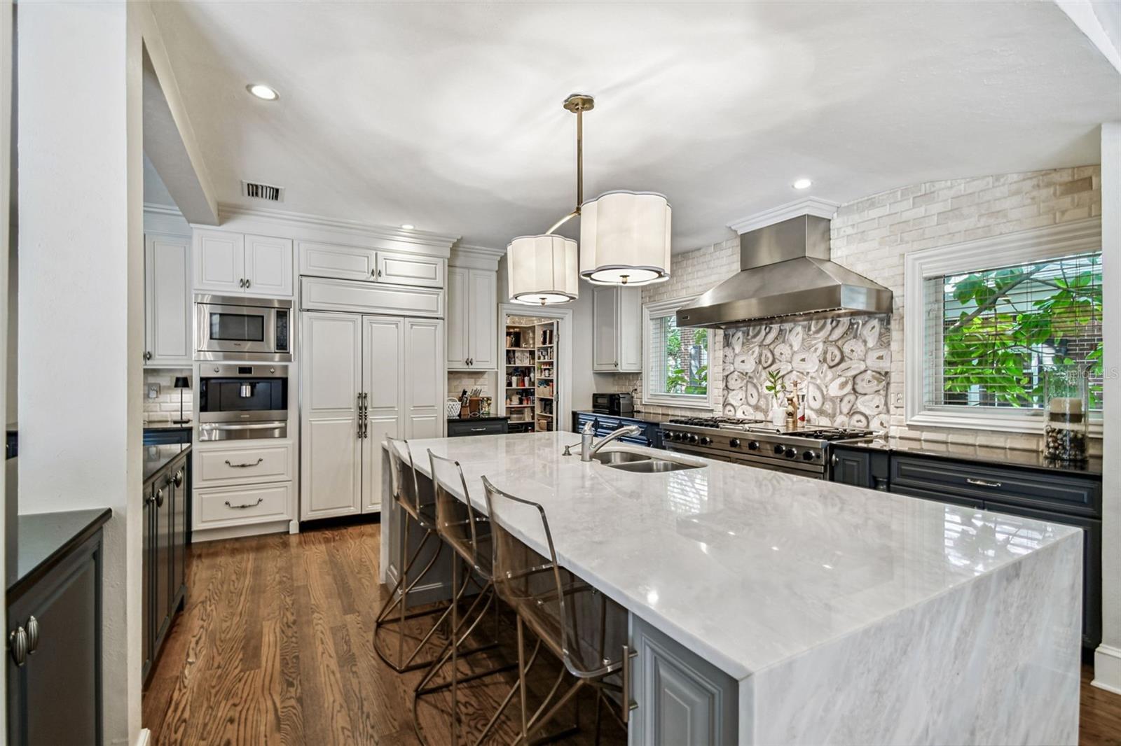 2807 W PARKLAND BLVD