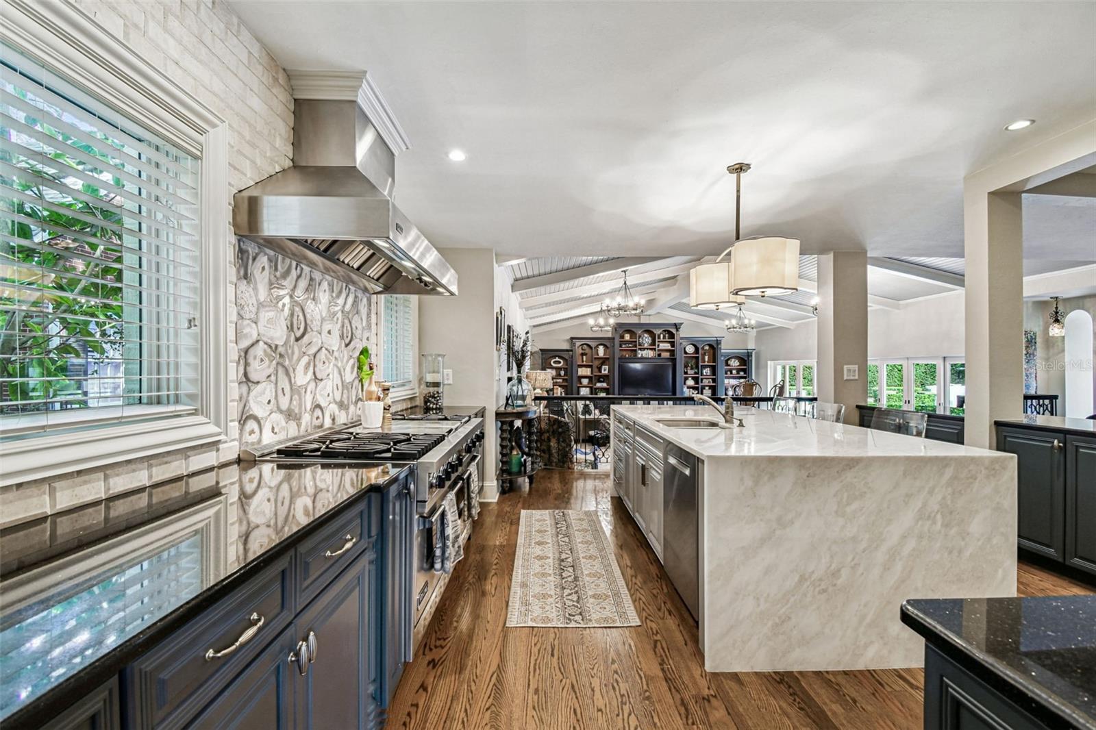 2807 W PARKLAND BLVD