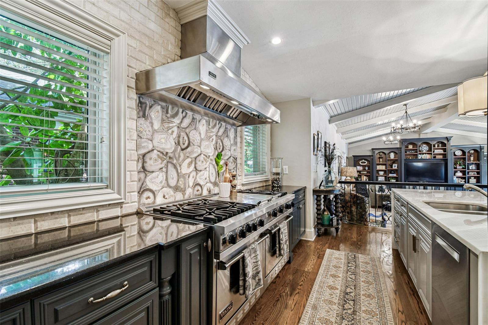 2807 W PARKLAND BLVD