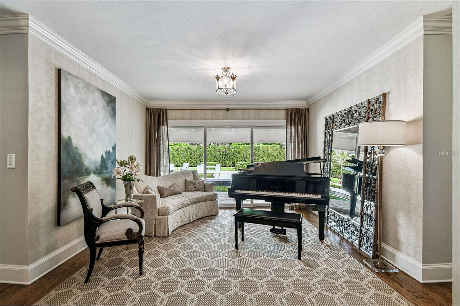 2807 W PARKLAND BLVD