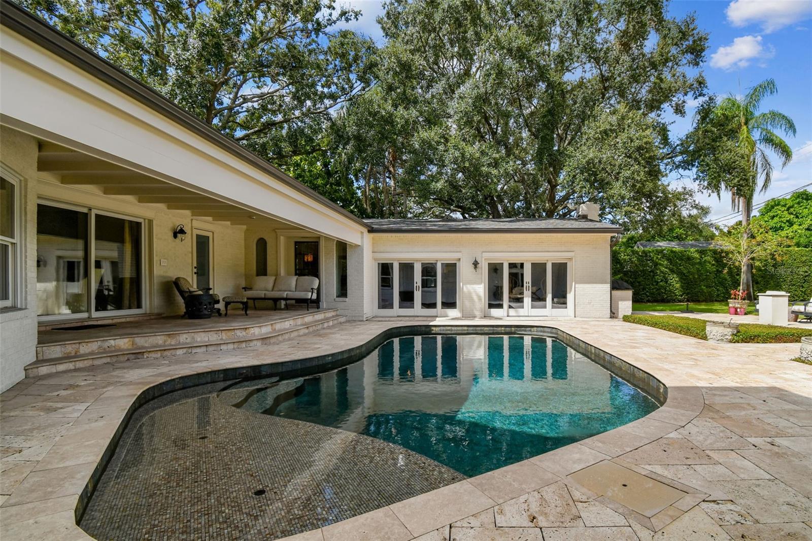 2807 W PARKLAND BLVD