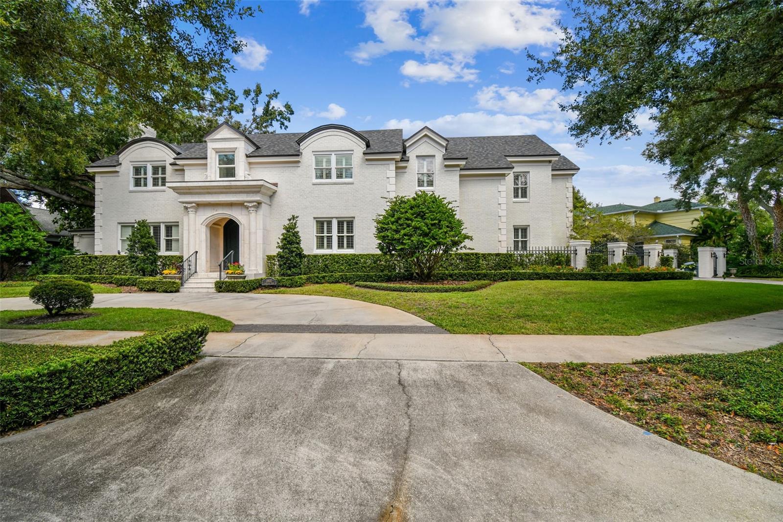 2807 W PARKLAND BLVD