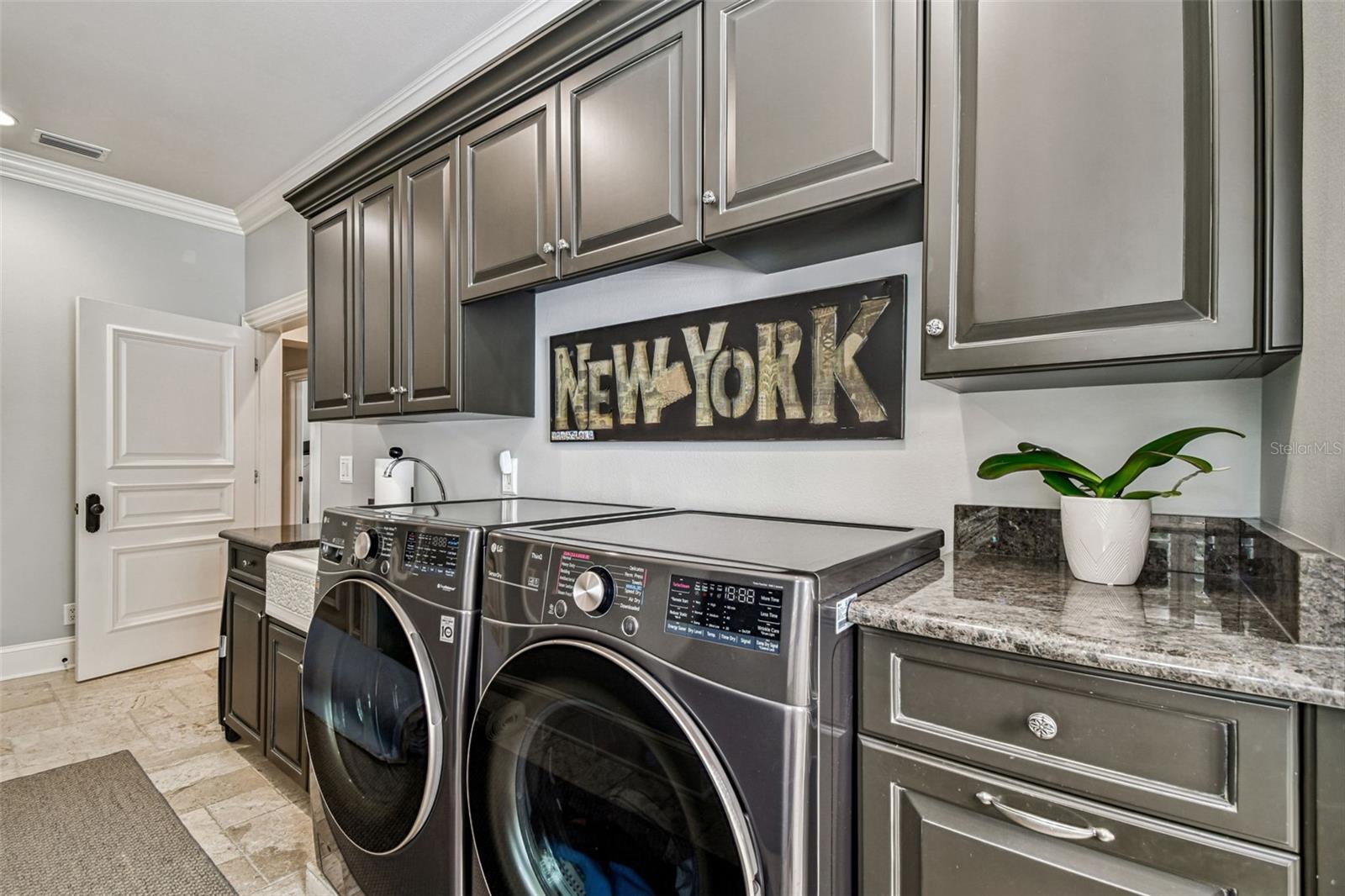 2807 W PARKLAND BLVD