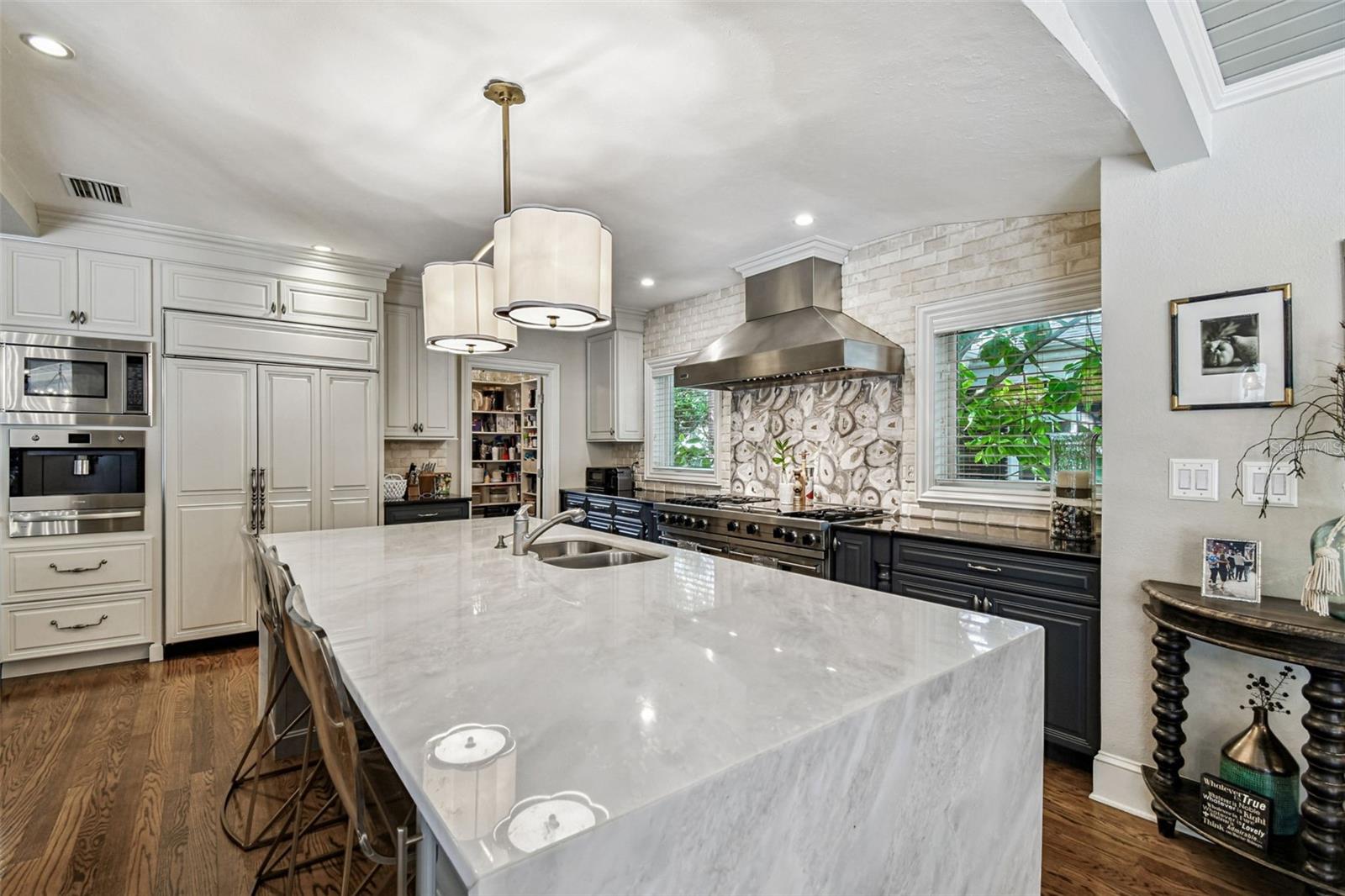 2807 W PARKLAND BLVD