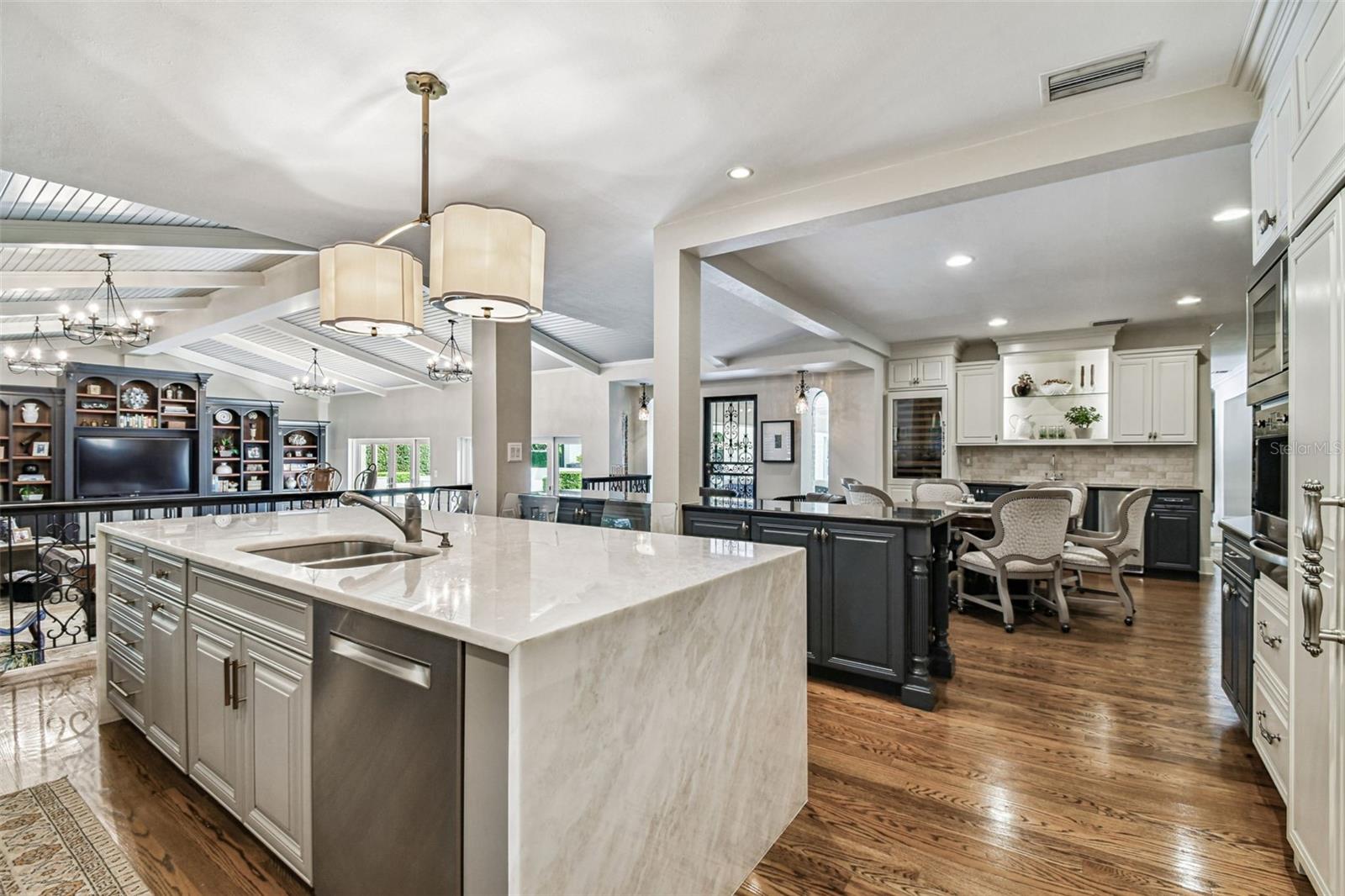 2807 W PARKLAND BLVD