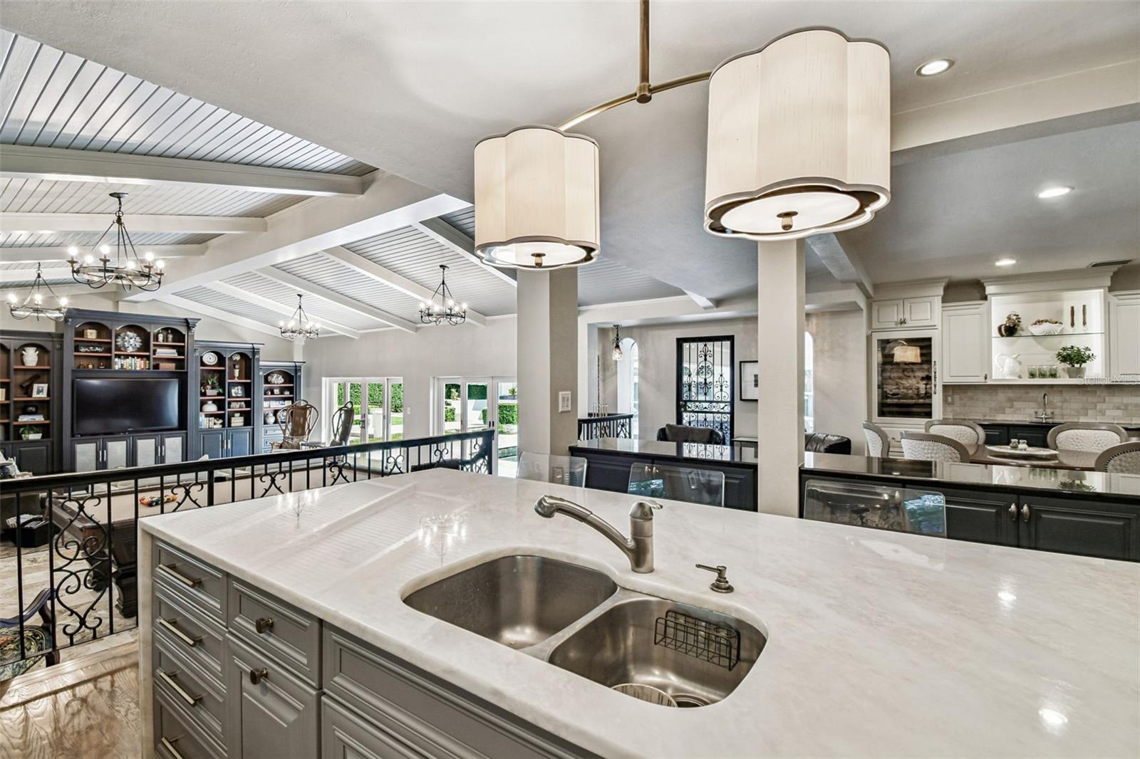 2807 W PARKLAND BLVD