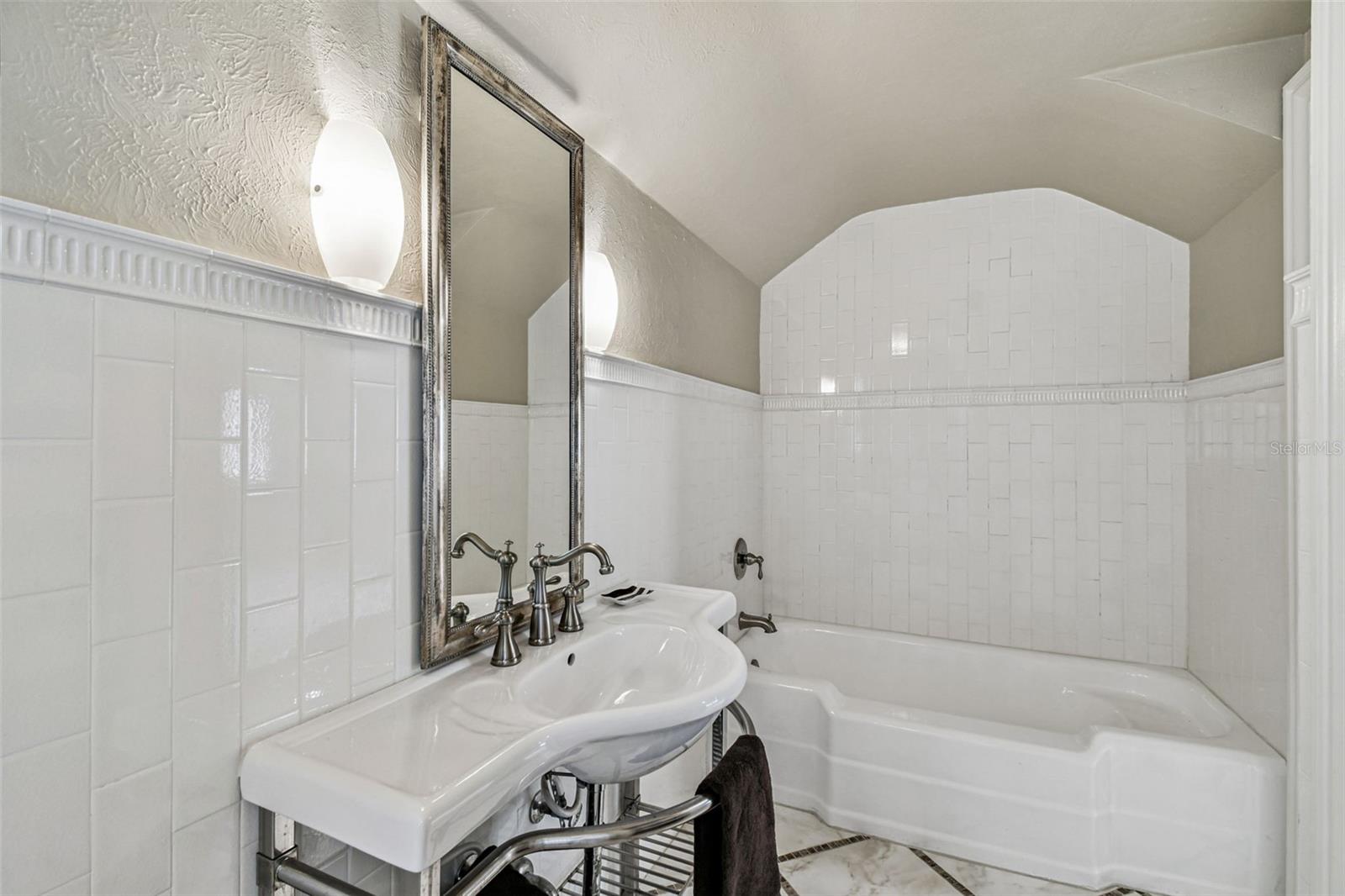 2807 W PARKLAND BLVD