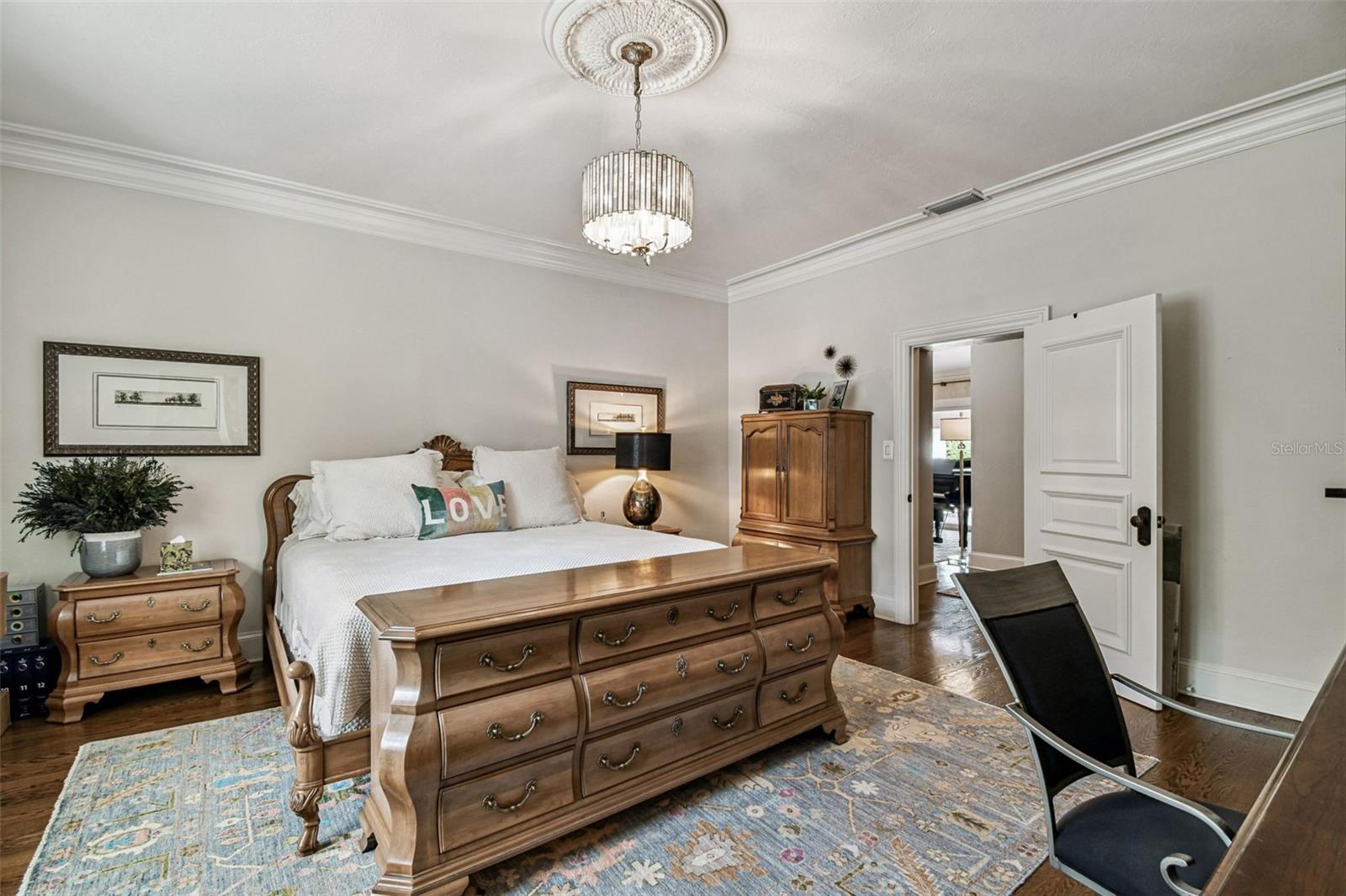 2807 W PARKLAND BLVD