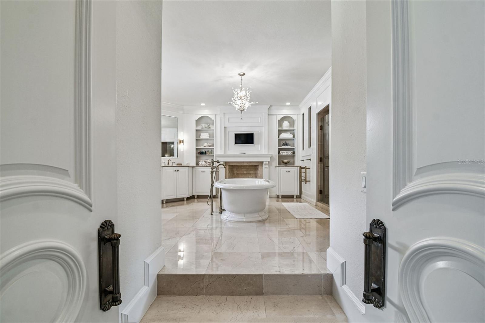 2807 W PARKLAND BLVD