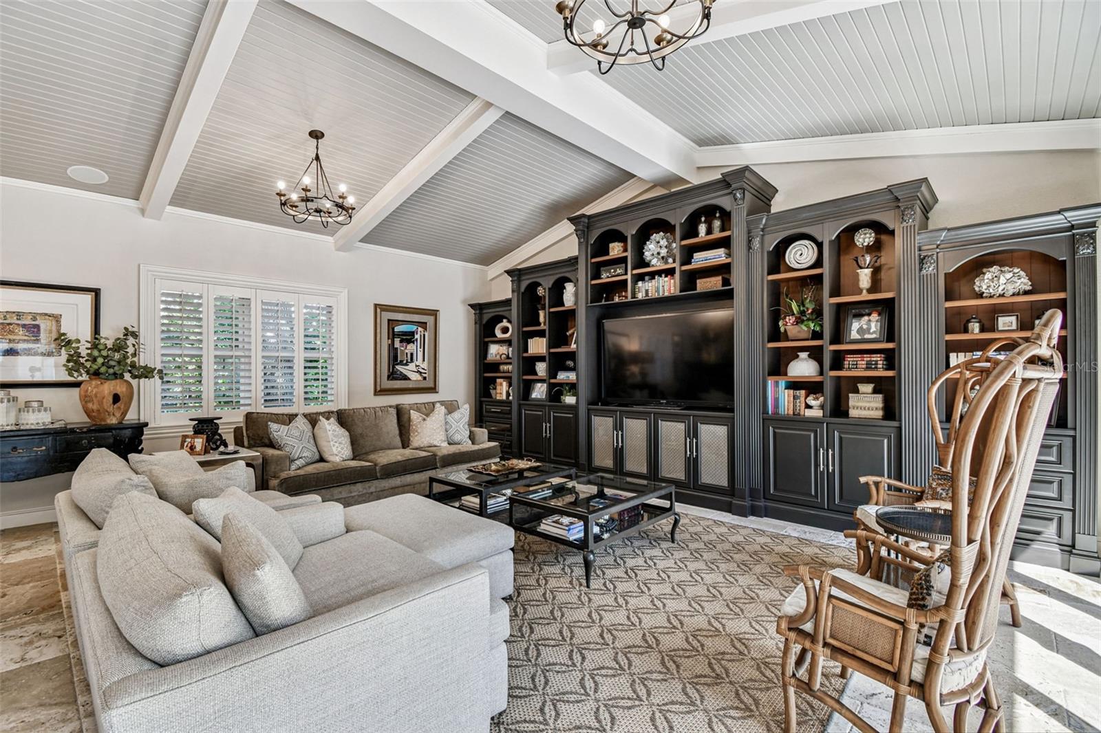 2807 W PARKLAND BLVD