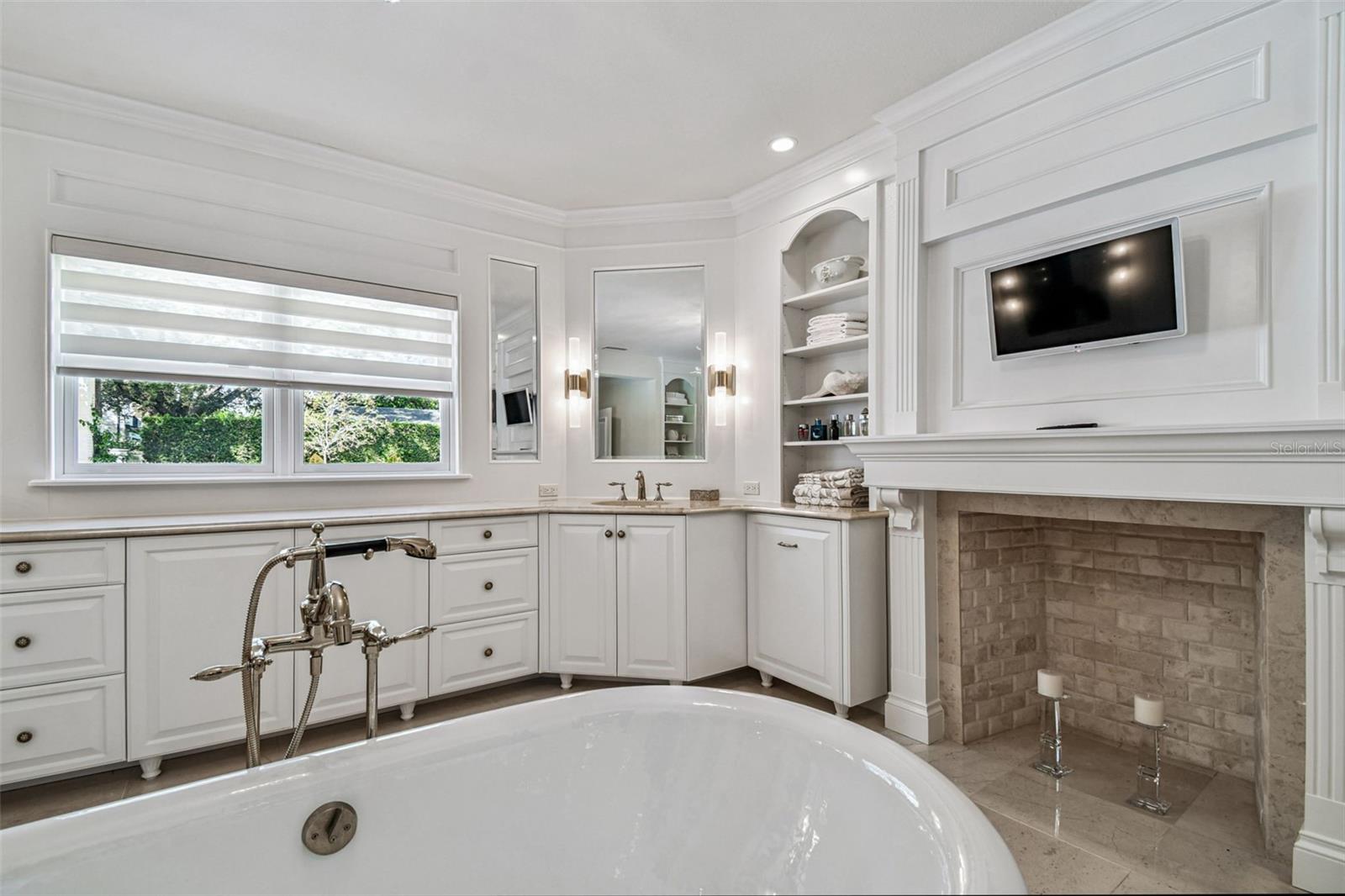 2807 W PARKLAND BLVD