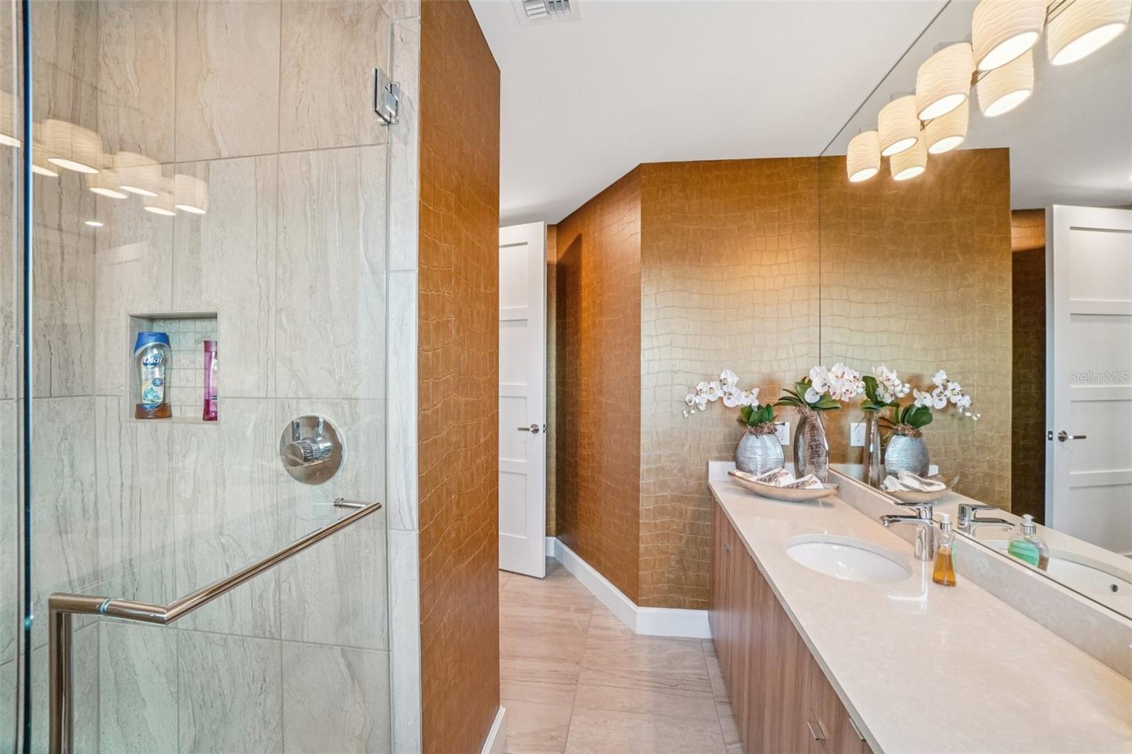 3401 BAYSHORE BLVD #1704