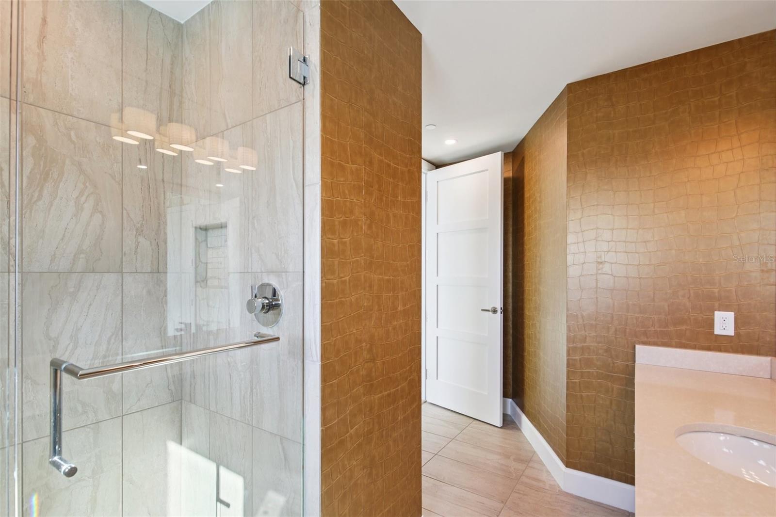 3401 BAYSHORE BLVD #1704