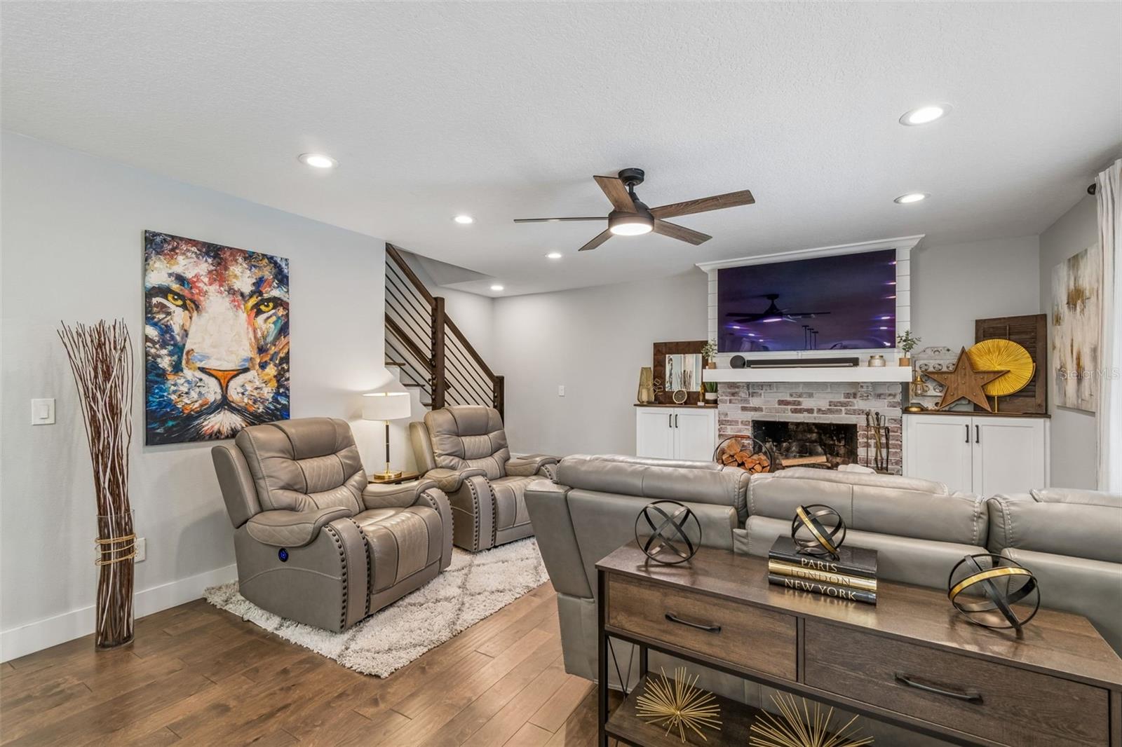 4528 W WOODMERE RD