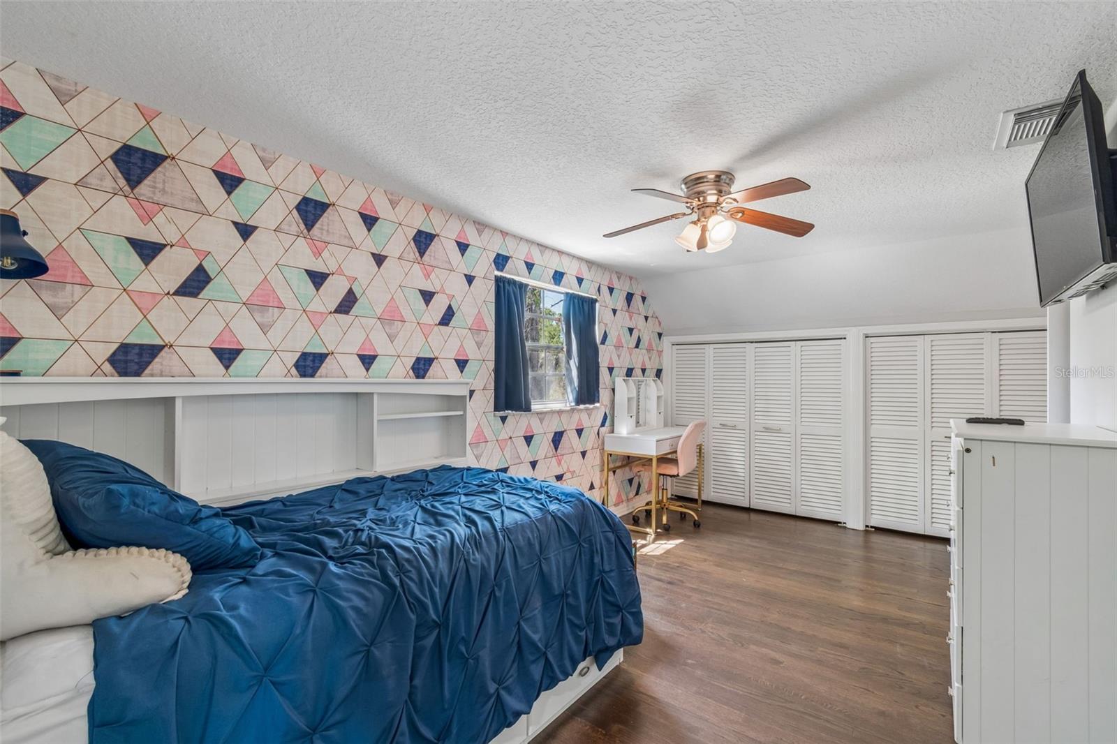 4528 W WOODMERE RD