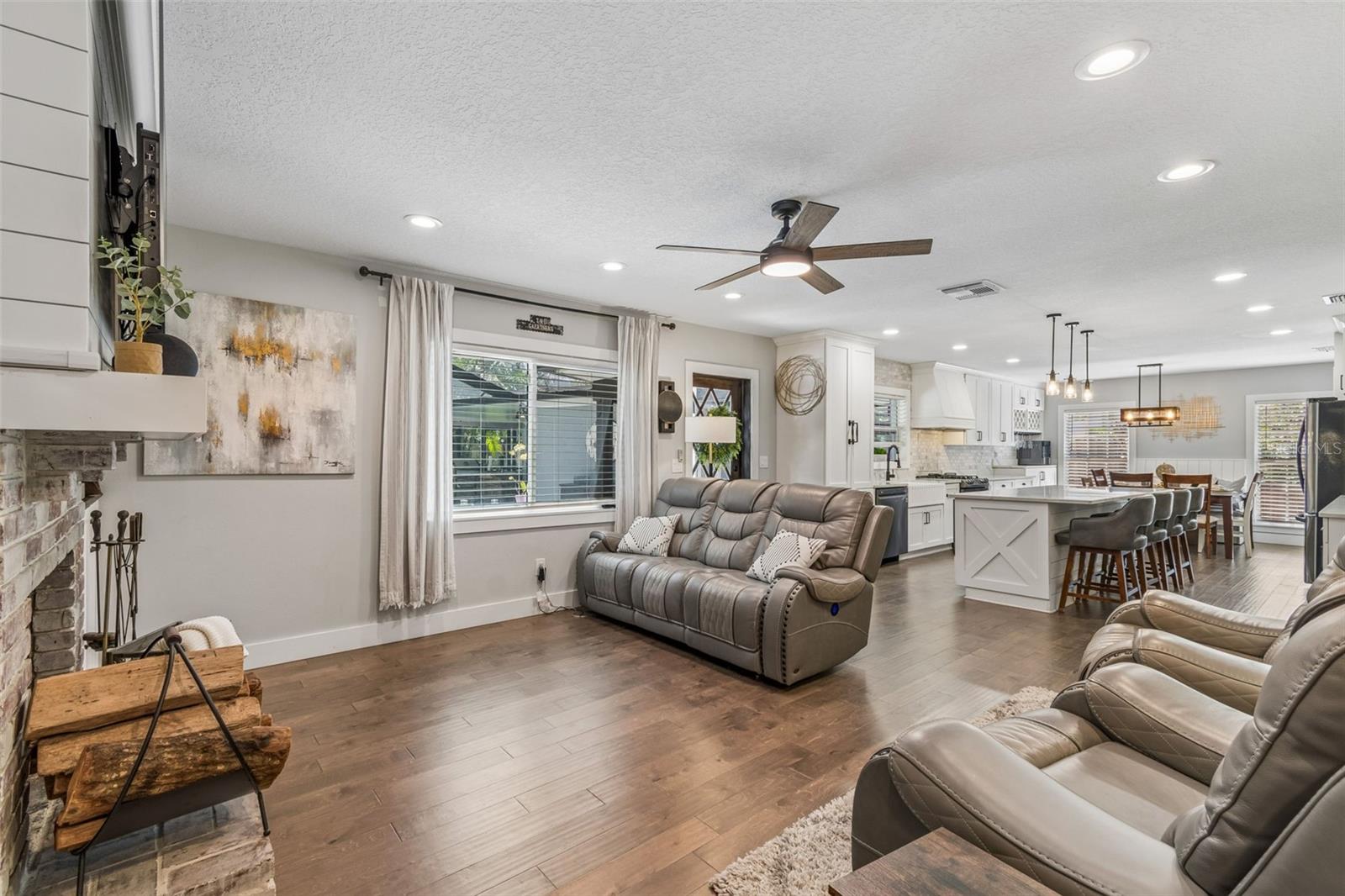 4528 W WOODMERE RD