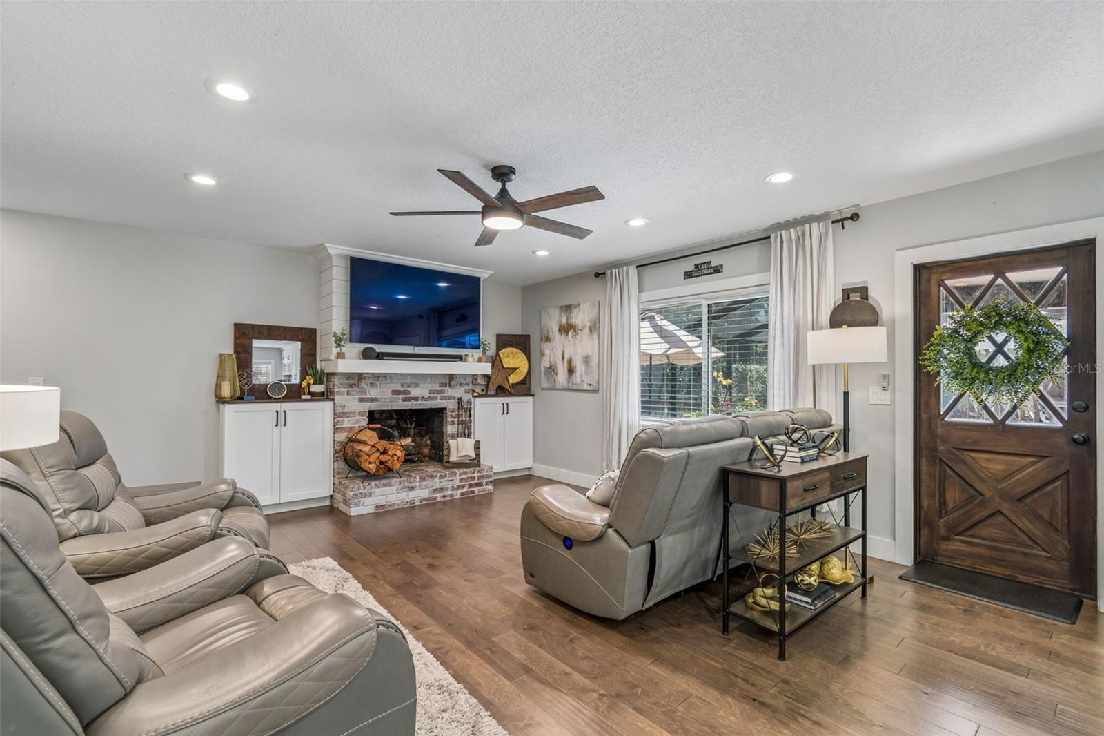4528 W WOODMERE RD