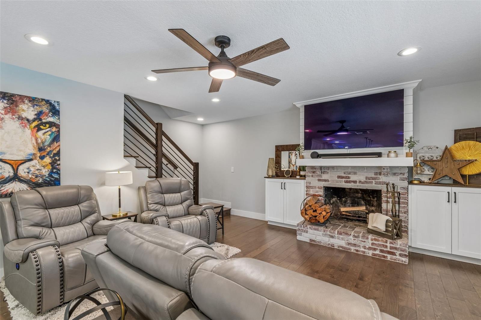 4528 W WOODMERE RD