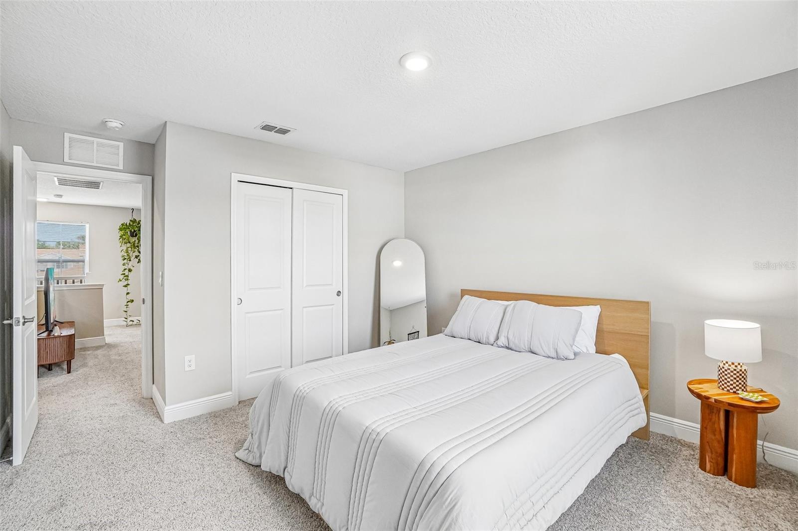 5282 NEIL DR