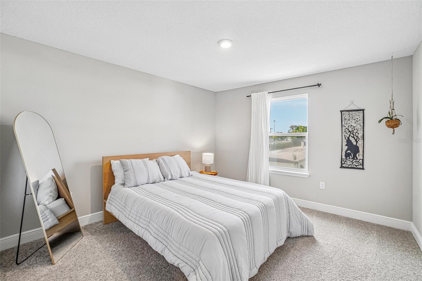 5282 NEIL DR