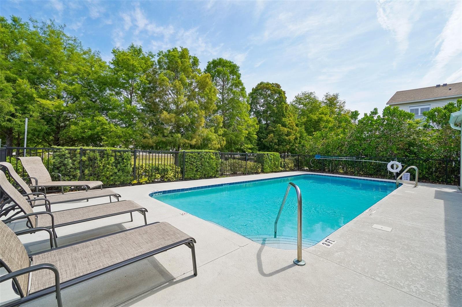 5282 NEIL DR