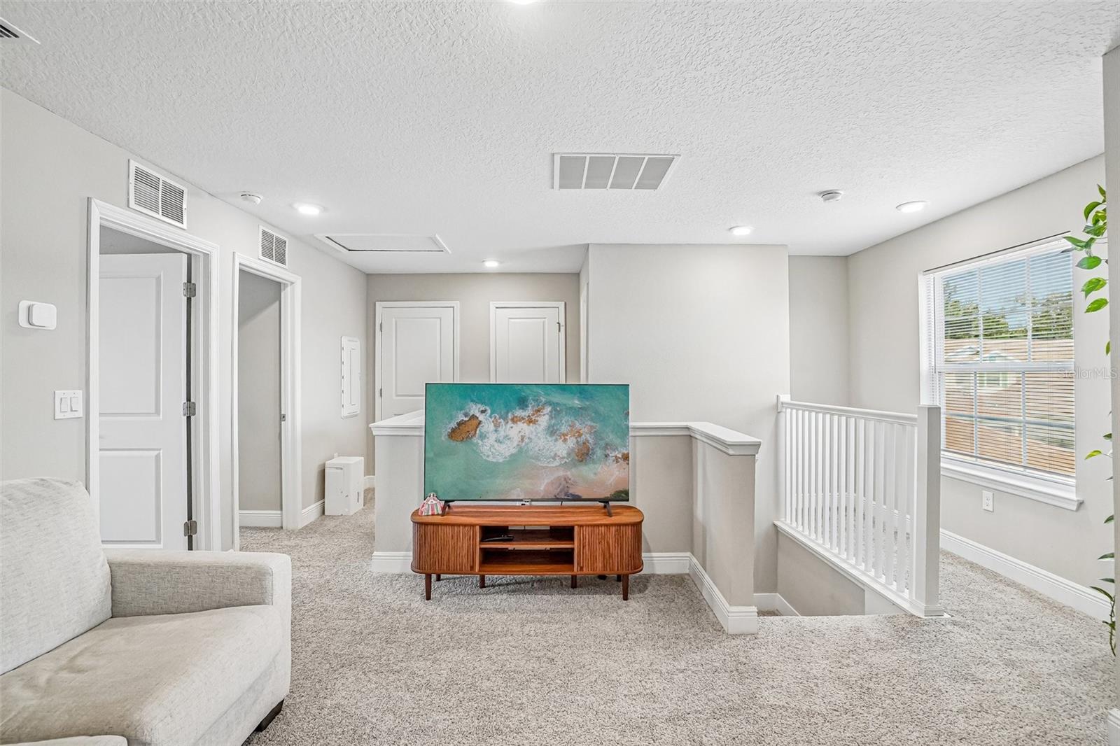 5282 NEIL DR