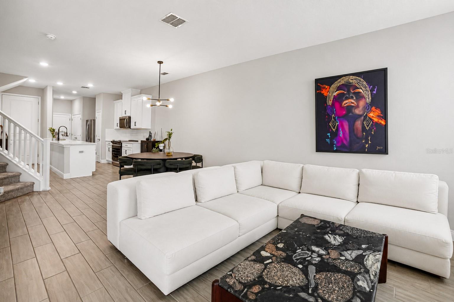 5282 NEIL DR