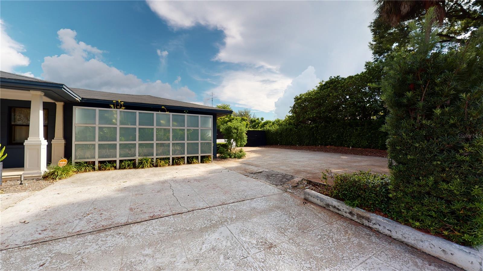 218 S MATANZAS AVE