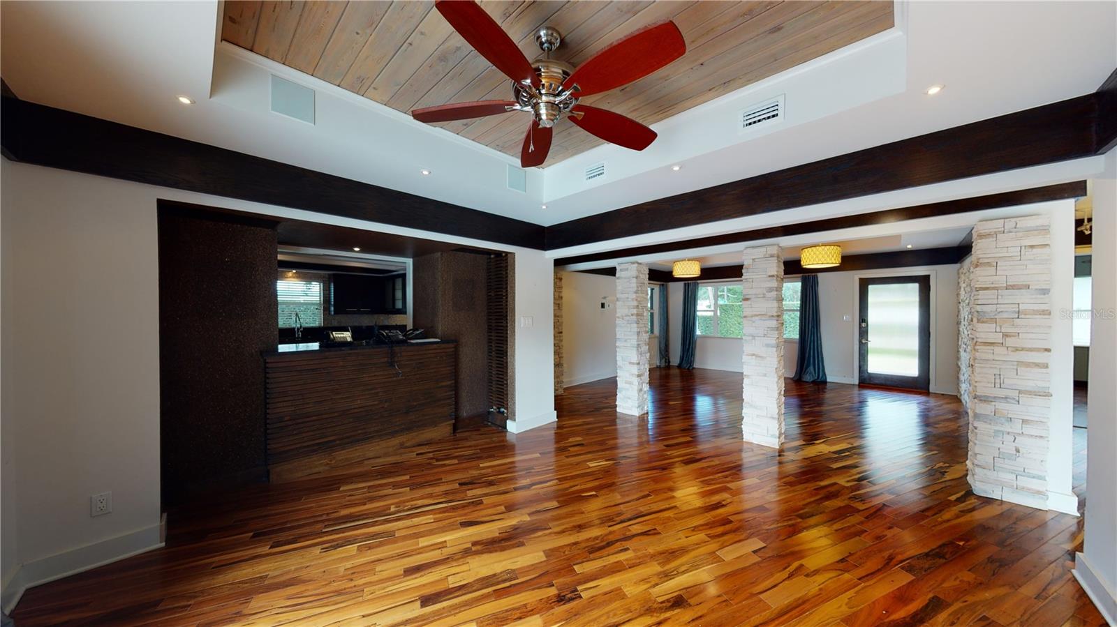 218 S MATANZAS AVE