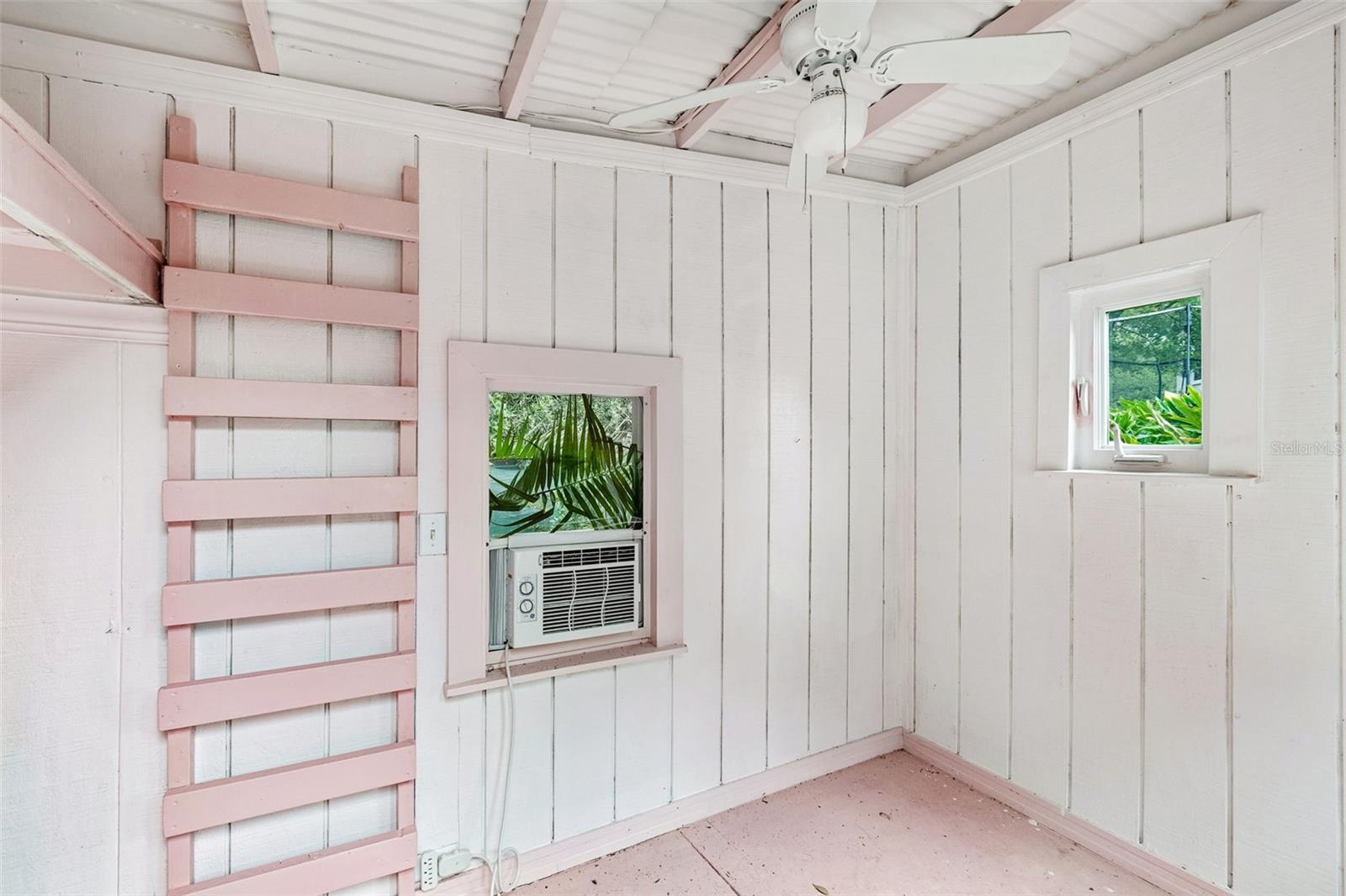3313 W MULLEN AVE