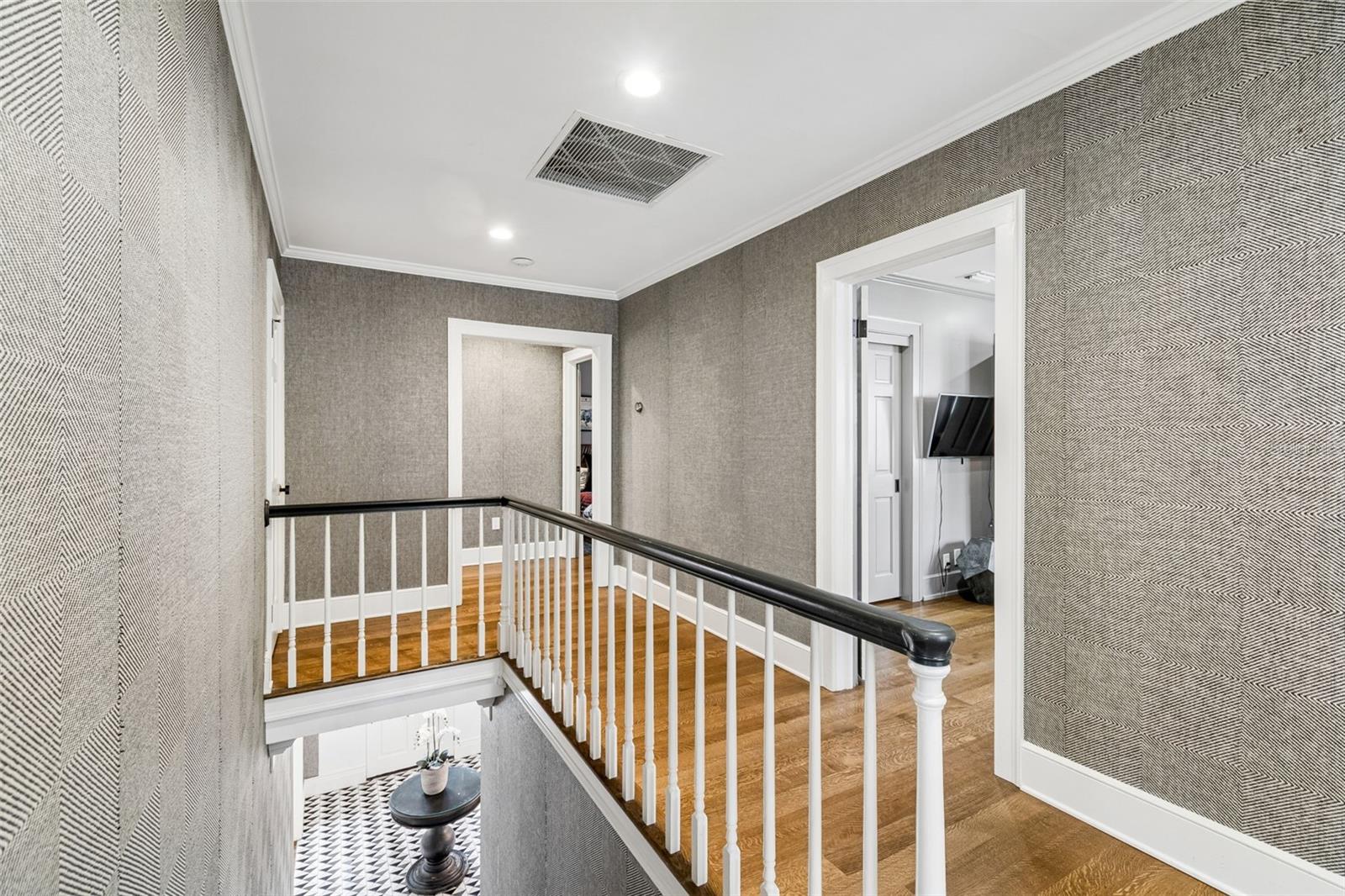 3313 W MULLEN AVE