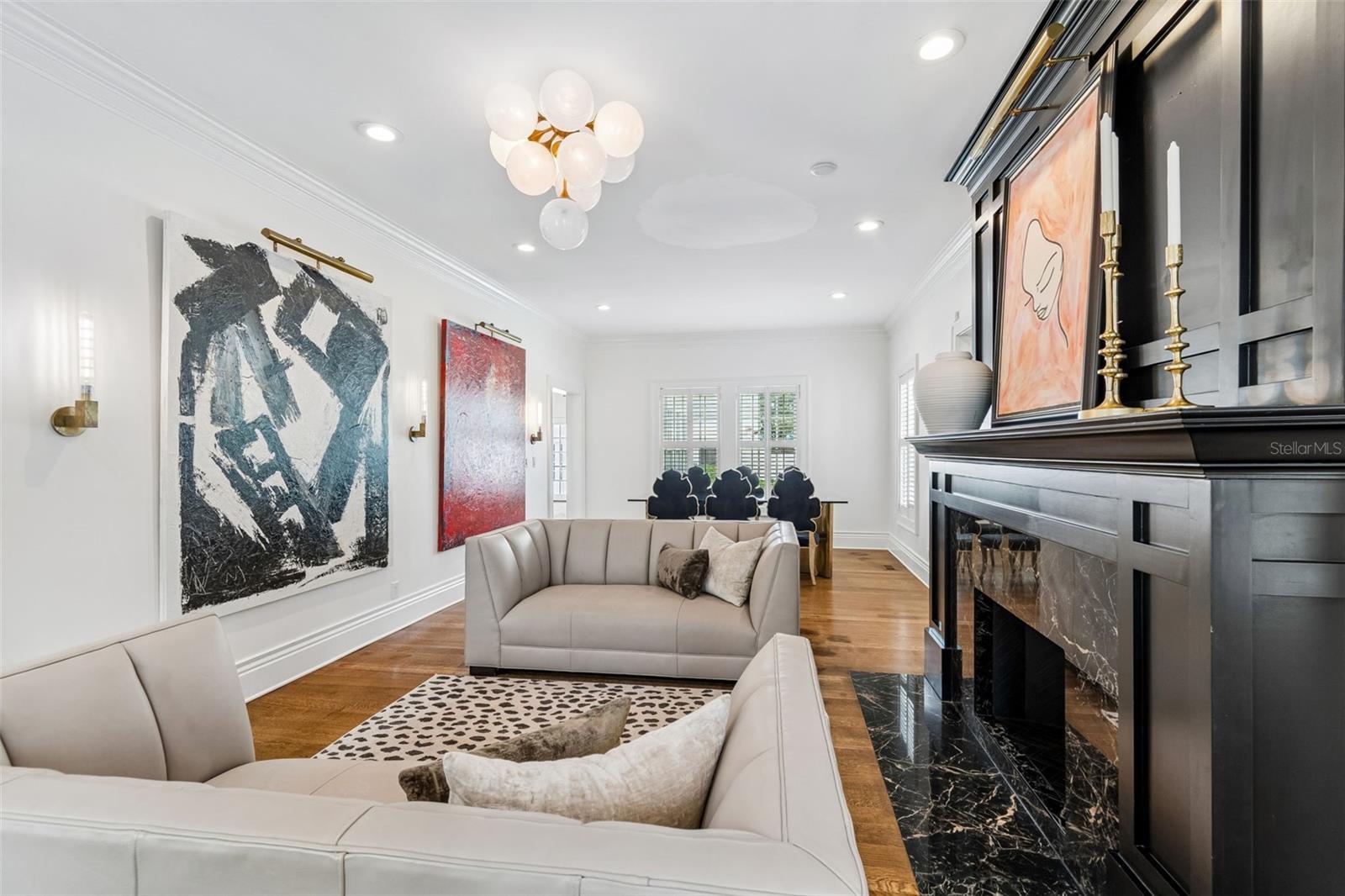 3313 W MULLEN AVE
