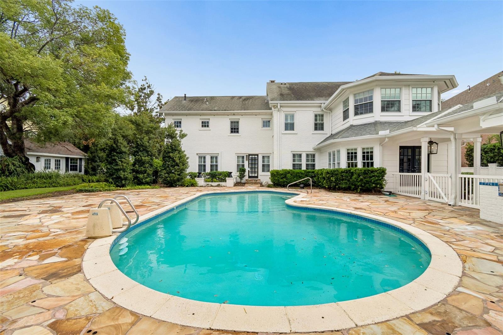 3313 W MULLEN AVE