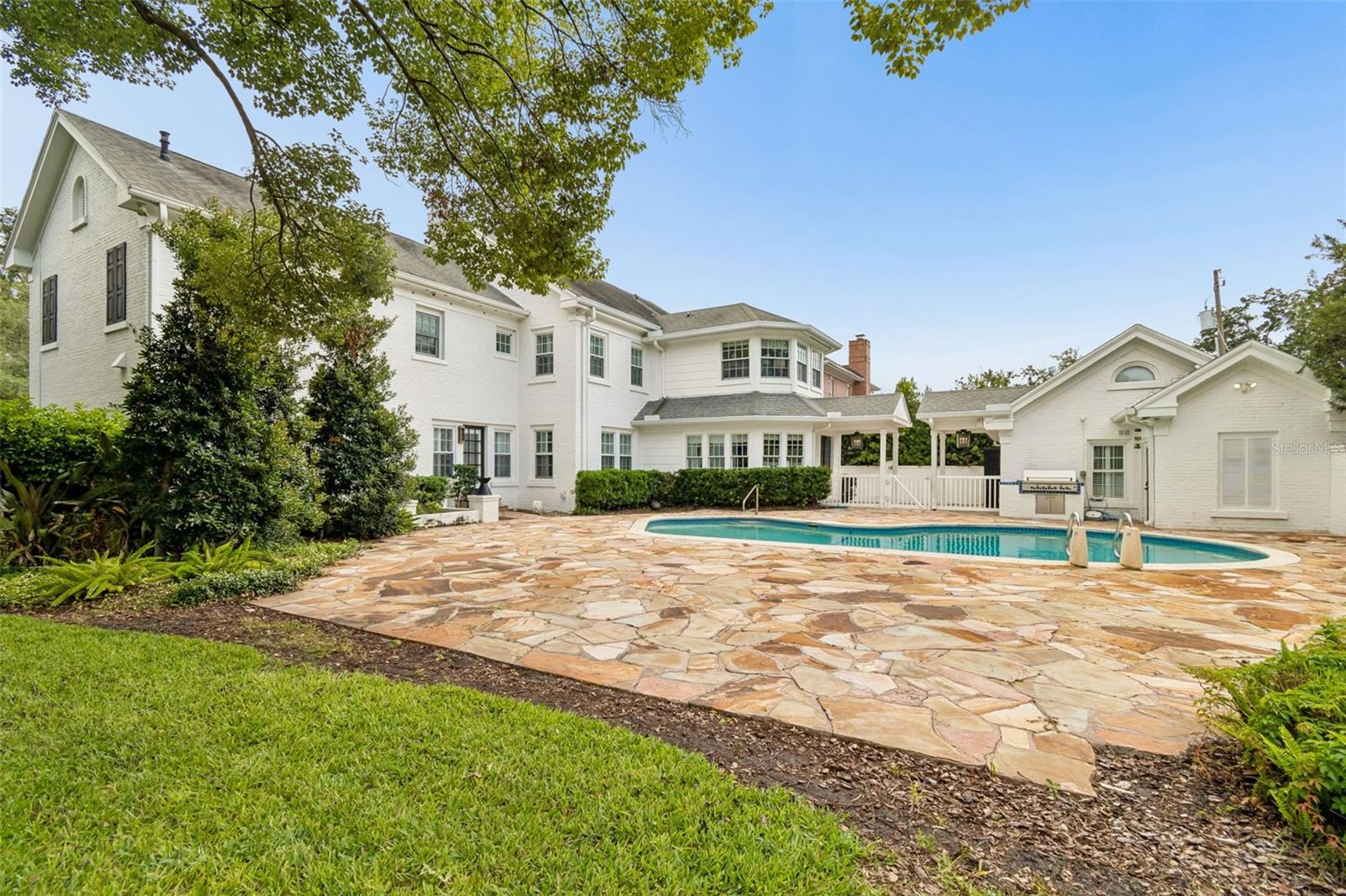 3313 W MULLEN AVE