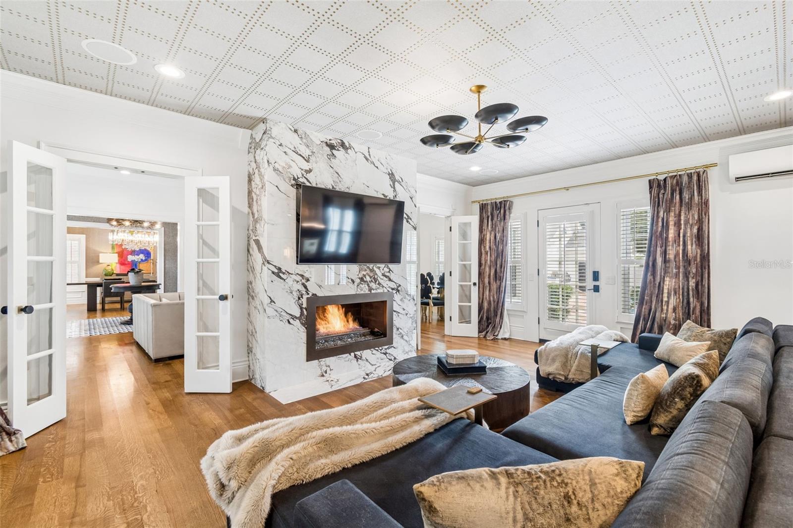 3313 W MULLEN AVE