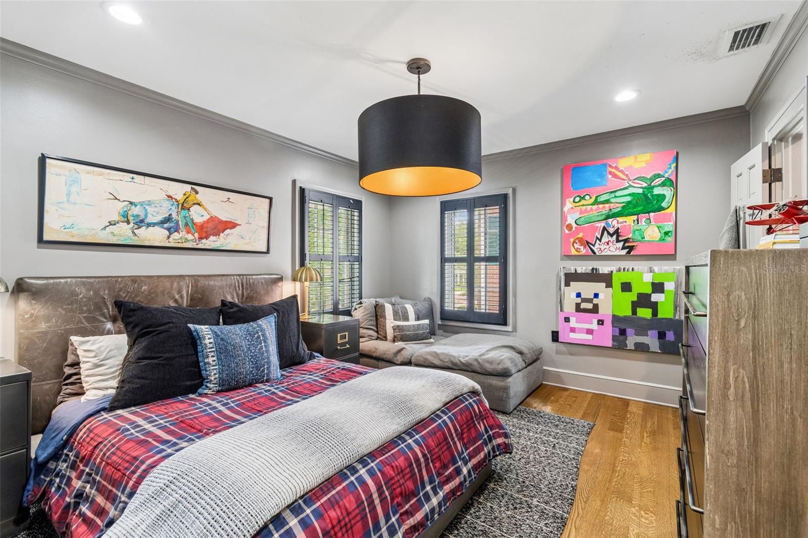 3313 W MULLEN AVE
