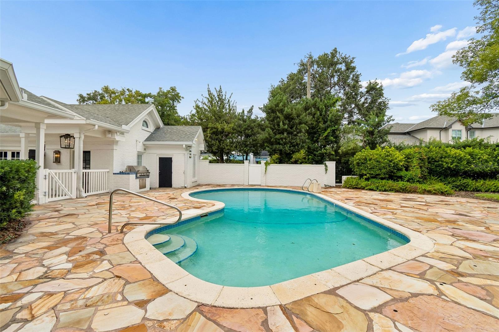 3313 W MULLEN AVE