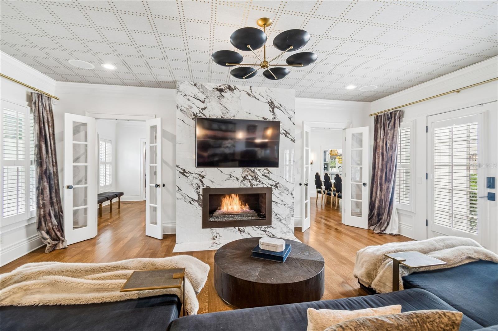 3313 W MULLEN AVE