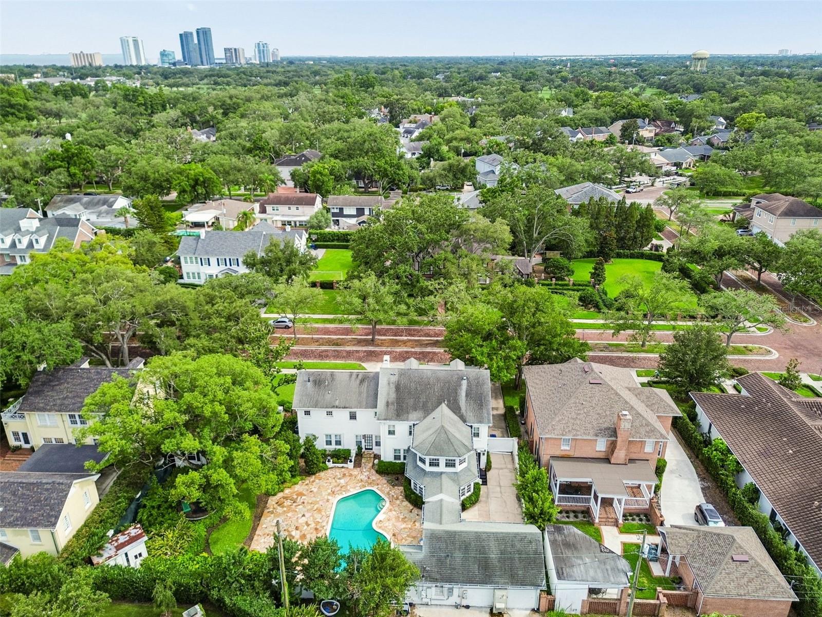 3313 W MULLEN AVE