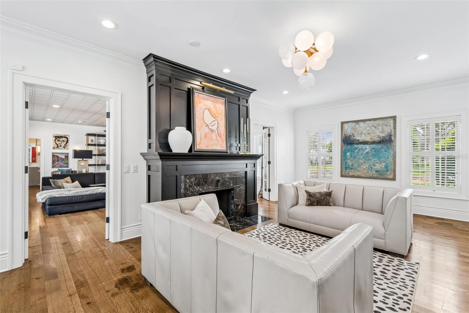 3313 W MULLEN AVE